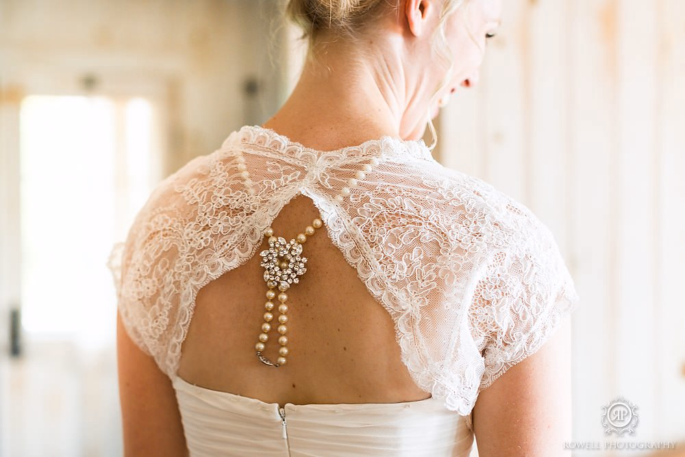 brides wintage style wedding dress