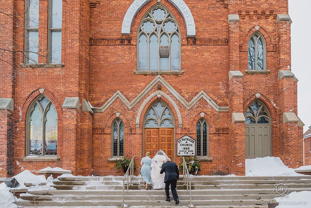 bride and parents arriving at church wedding canada